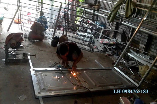 thợ hàn xì cổng sắt tại Đà Nẵng
